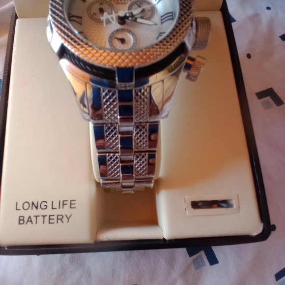 Invicta Bolt Chronograph Silver Dial Stainless Steel Ladies Watch! - Picture 4 of 11